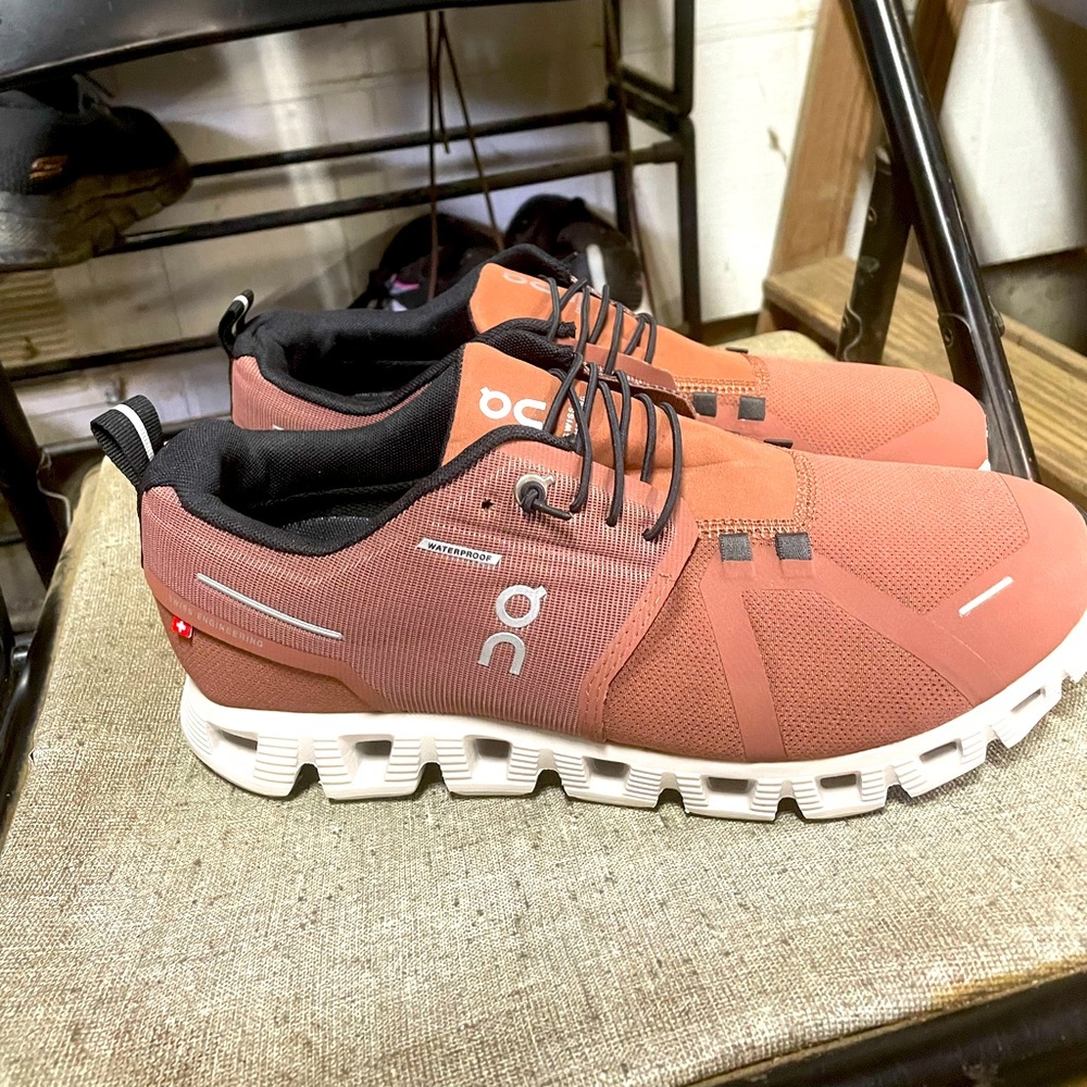 On Cloud- Cloud 5 Waterproof Women’s size 10.5